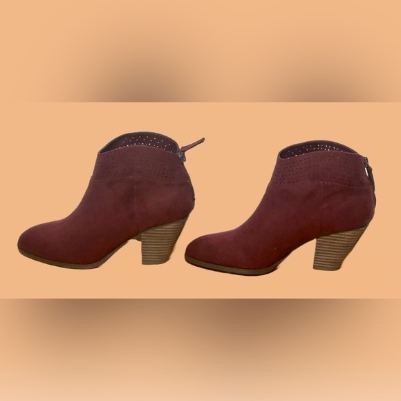 NWT Violet & Red Jackson Lazer Cut Topline Faux Suede Bootie in Burgundy Size 7M - Picture 6 of 16